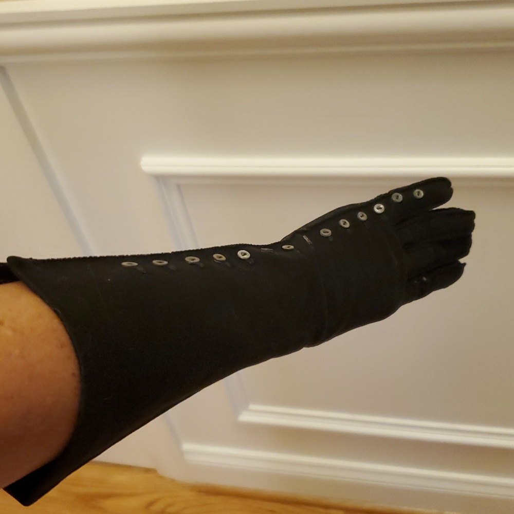 Vintage Duchess Long Black Gloves - Picture 10 of 13